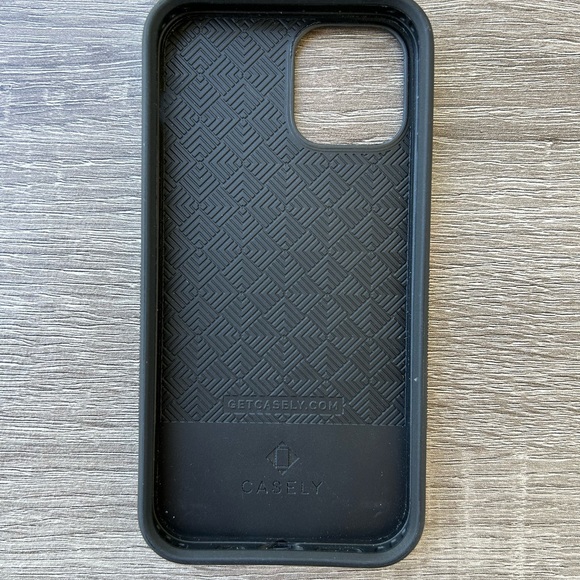 iPhone 12/12 Pro Casely Case - Picture 2 of 2